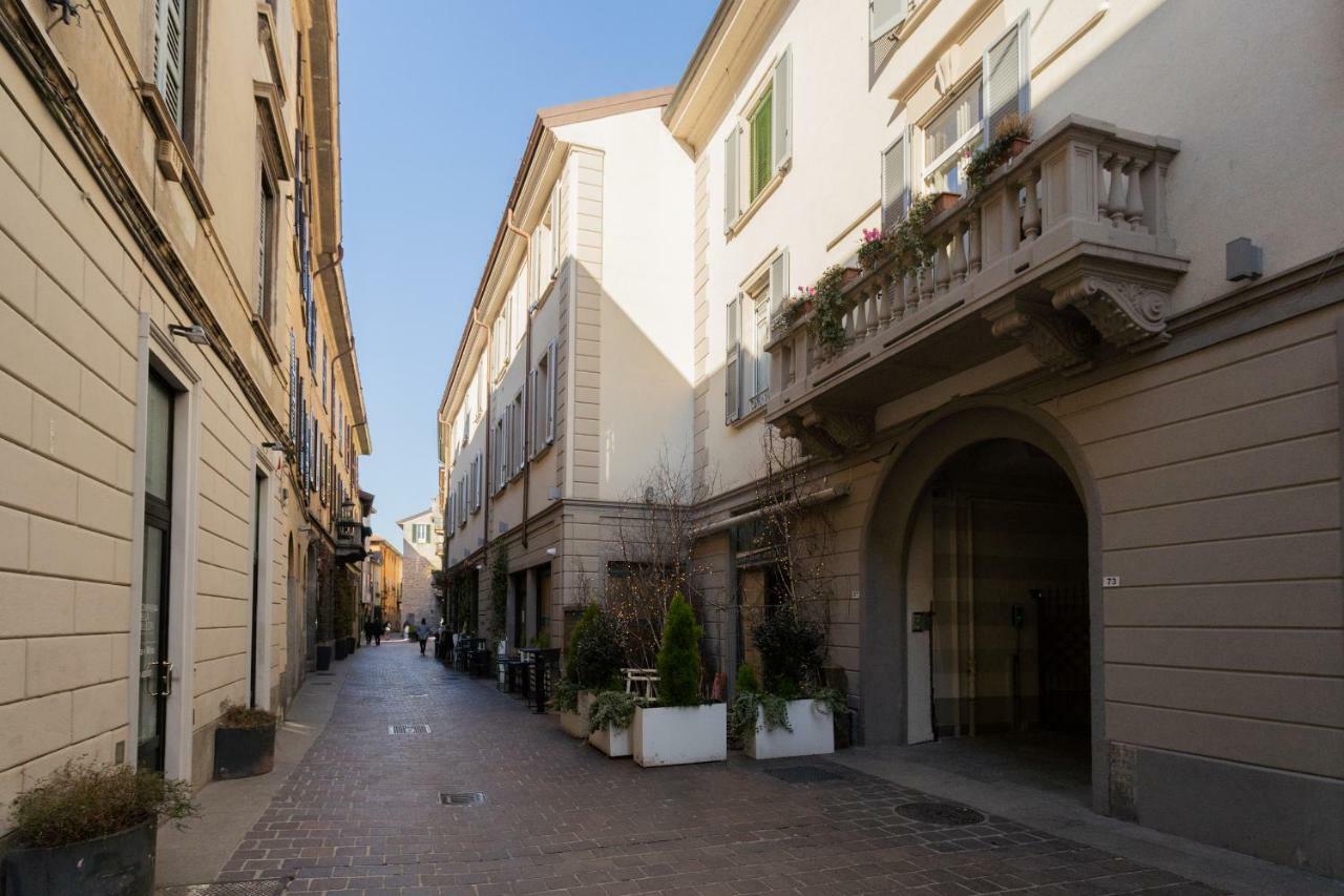 White Suite With Private Terrace By Rent All Como Exterior foto