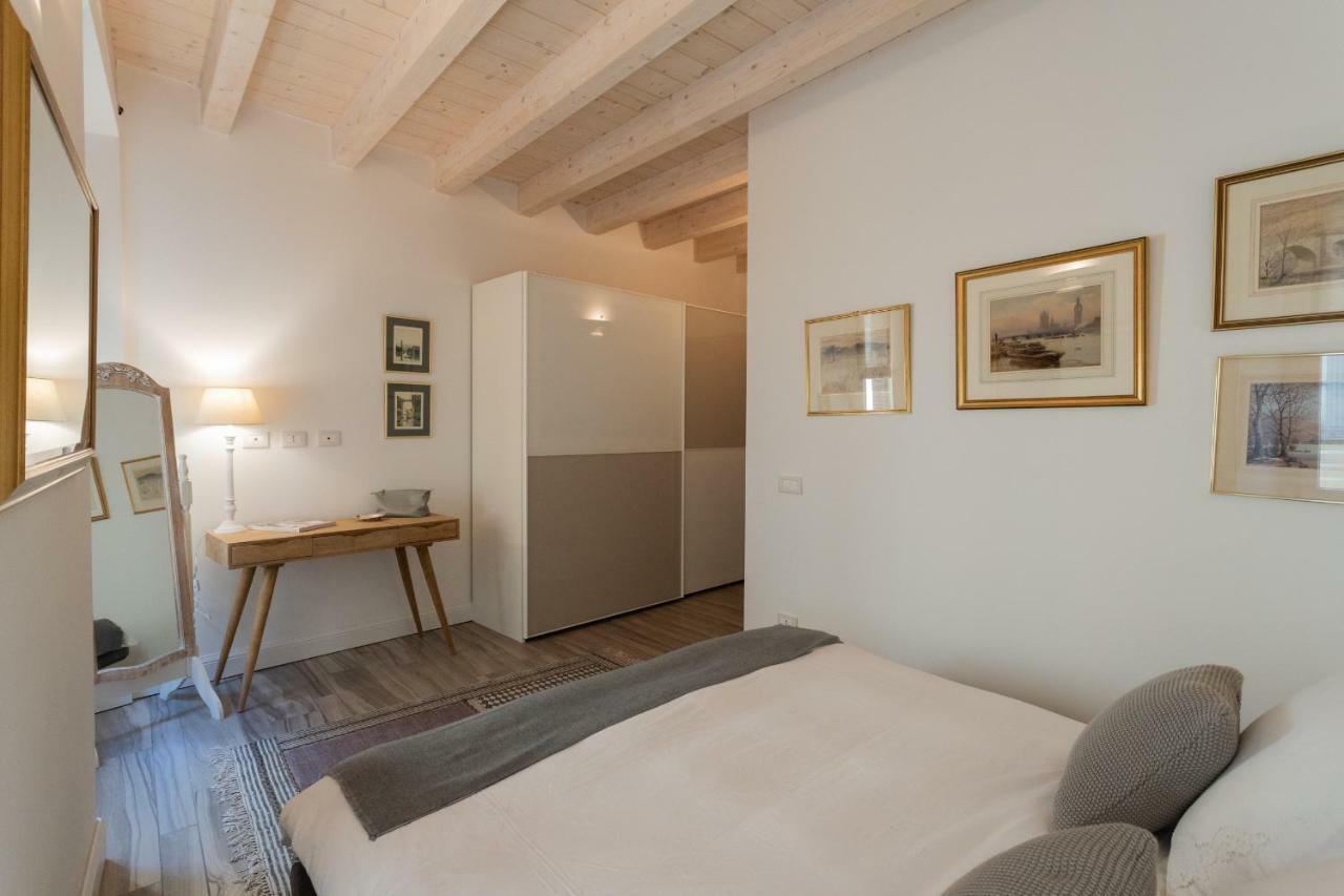 White Suite With Private Terrace By Rent All Como Exterior foto