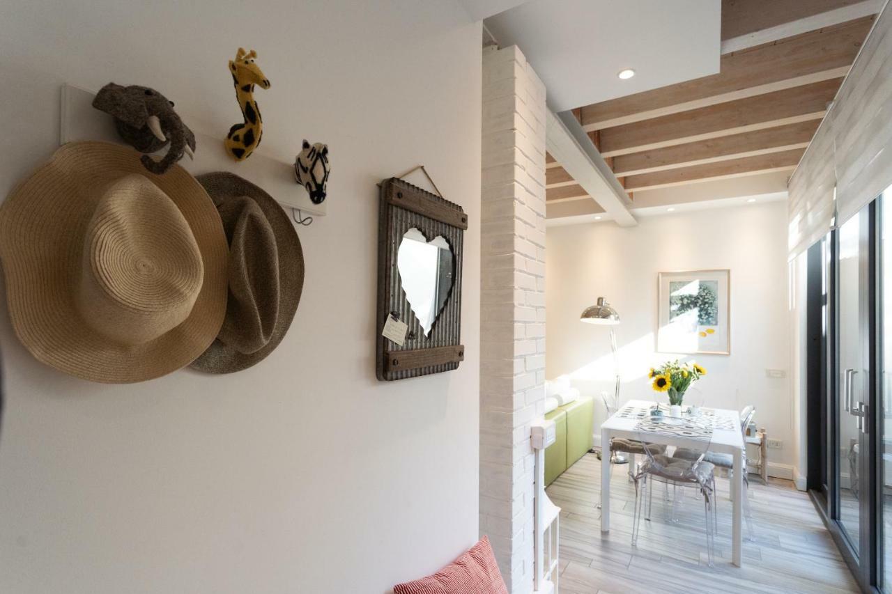 White Suite With Private Terrace By Rent All Como Exterior foto