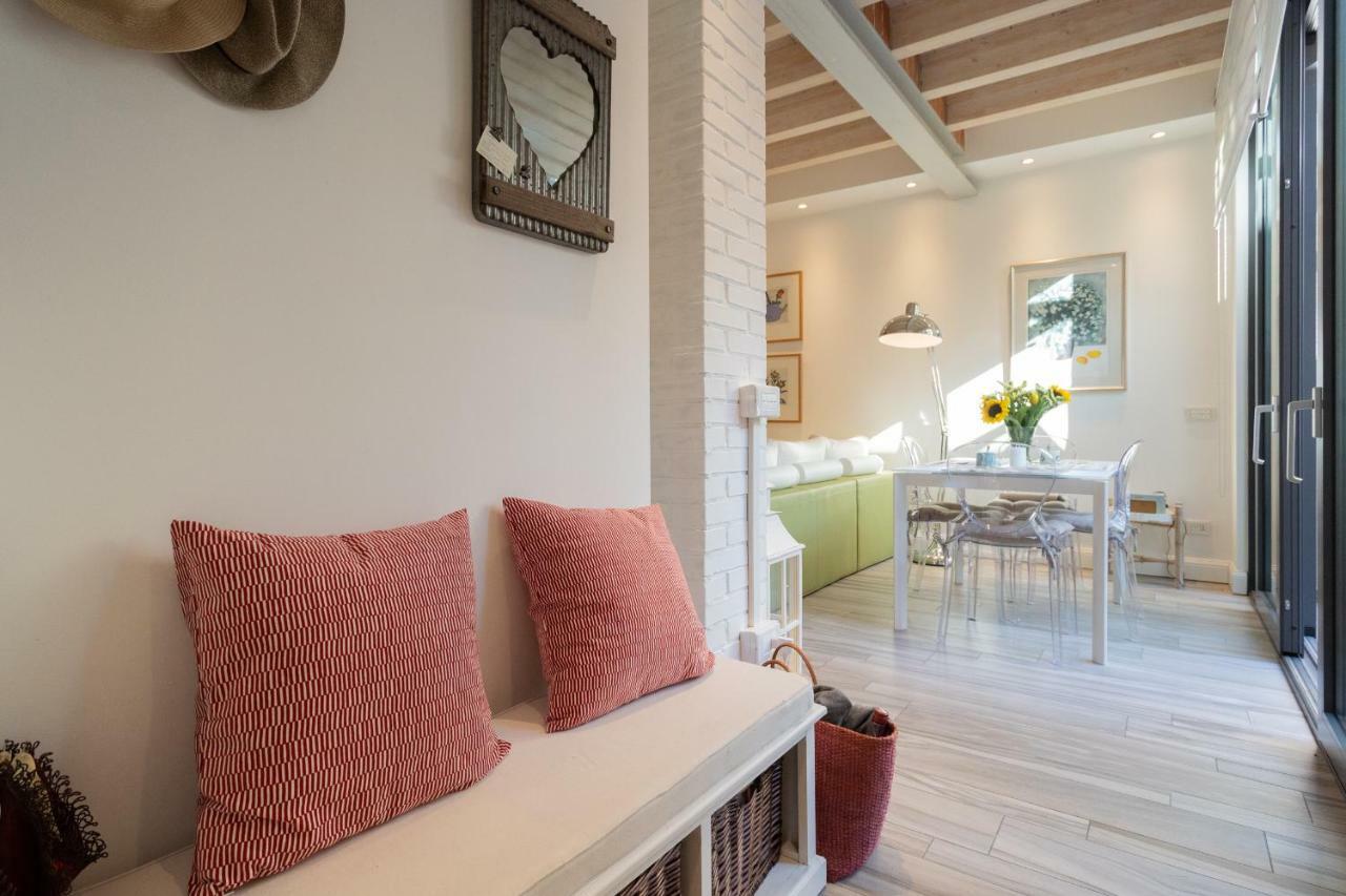 White Suite With Private Terrace By Rent All Como Exterior foto