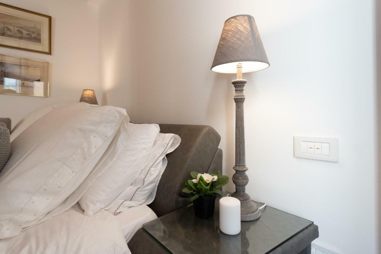 White Suite With Private Terrace By Rent All Como Exterior foto