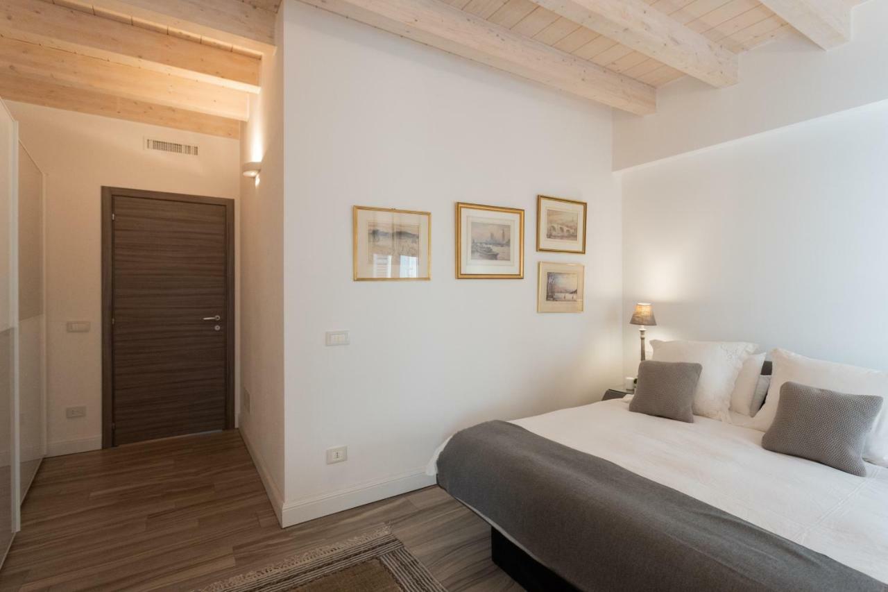 White Suite With Private Terrace By Rent All Como Exterior foto
