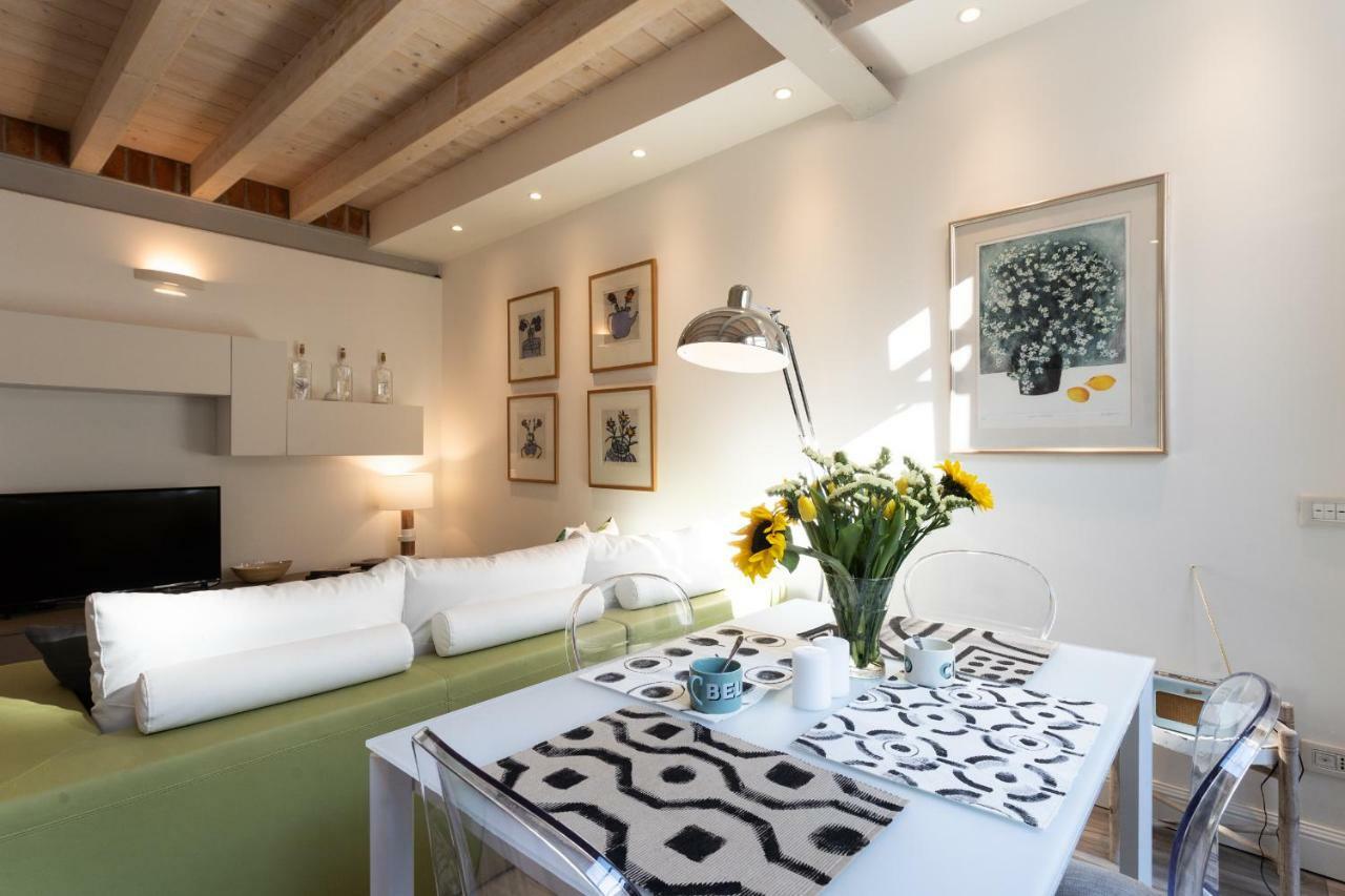 White Suite With Private Terrace By Rent All Como Exterior foto