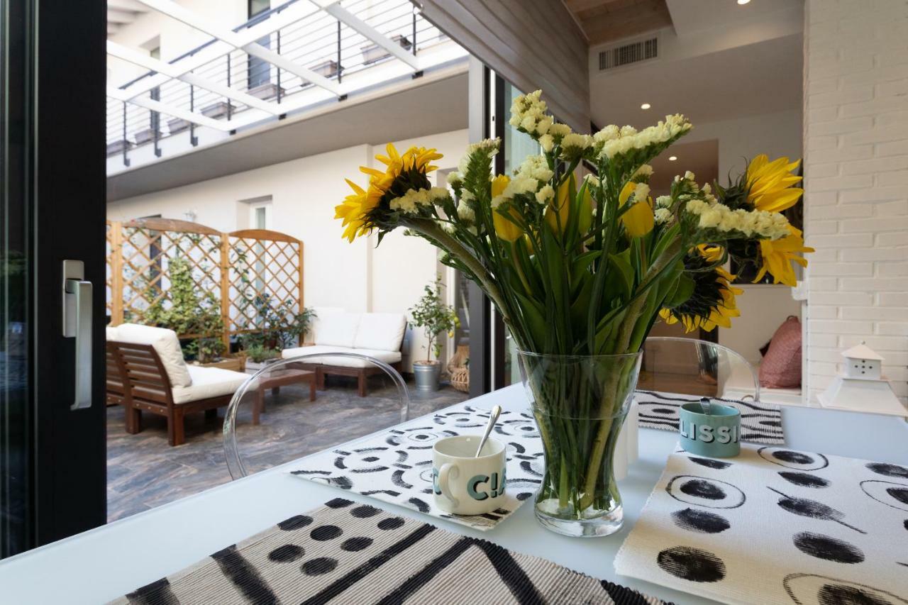White Suite With Private Terrace By Rent All Como Exterior foto