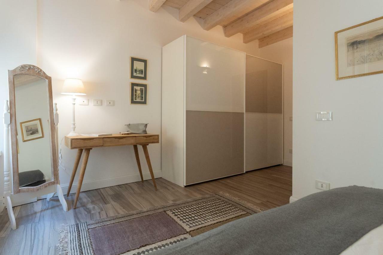 White Suite With Private Terrace By Rent All Como Exterior foto